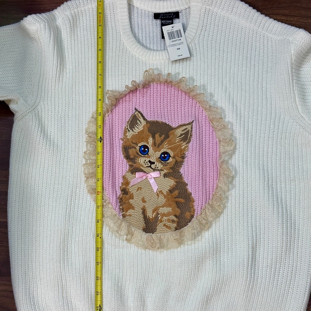 NWT Vintage-Style Cute Kitten Portrait Oversized Sweater - Picture 8 of 14
